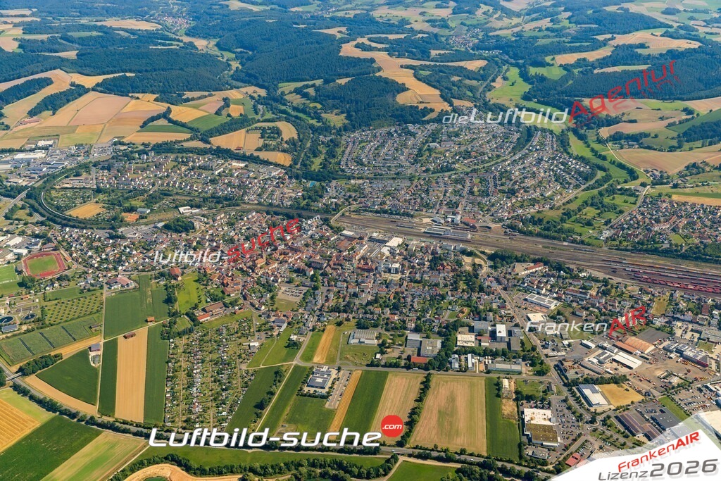 Neue Luftbildaufnahme der Stadt Bebra - Das Luftbild wurde 2025 vom UL-Flugzeug heraus erstellt ( keine Drohnenaufnahme ) - Hochauflösende Luftaufnahme - für Wandbilder und großformatige Ausdrucke geeignet. Das besondere Geschenk!Hier alle&nbsp;Infos zur Lizenzierung der LuftaufnahmeWir fliegen auch dieses Jahr wieder in Ihre Region um Luftbilder zu erstellen.- Luftbild anfragen