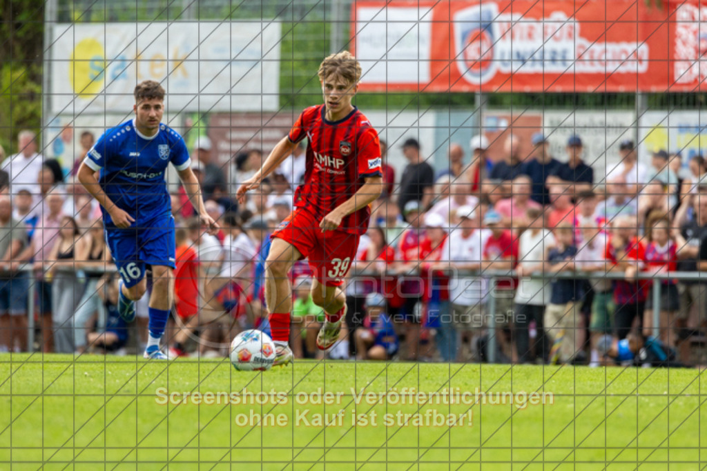 20250706_172418_2155 | #,TSG Salach (blau) vs. 1.FC Heidenheim (rot), Fußball, Freundschaftsspiel - WfV, Saison 2025/2026, Rasensportplatz, Staufenecker Str. 41, 73084 Salach, 06.07.2025 - 15:30 Uhr,Foto: PhotoPeet-Sportfotografie/Peter Harich