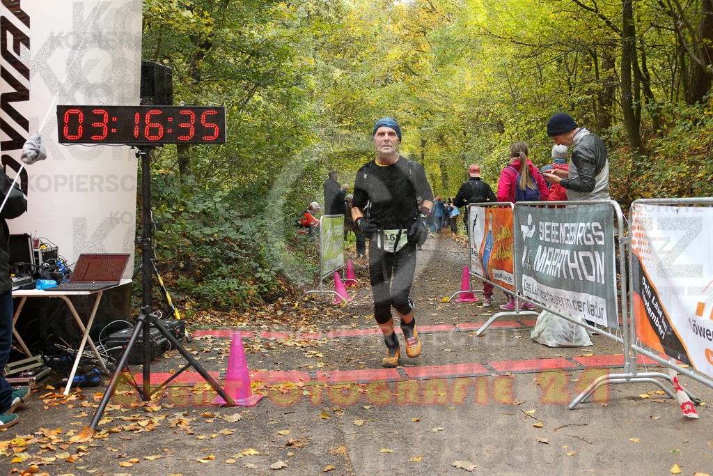 251026_1318_EX1_3142 | Sportfotografie im Rhein-Sieg Kreis, Köln, Bonn, NRW, Rheinland Pfalz, Hessen, etc. Unser Tätigkeitsfeld umfasst den Laufsport vom Volkslauf über den Marathon, Duathlon, Triathon bis zum Ultralauf wie Kölnpfad Ultra oder Schindertrail.
