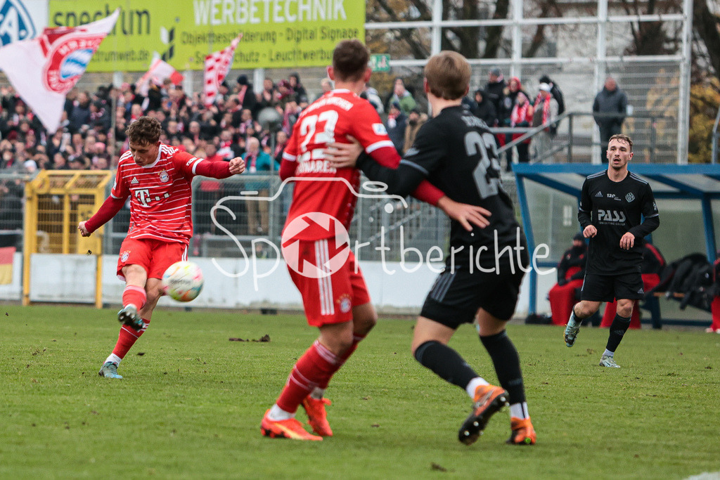SV Vikoria Aschaffenburg - FC Bayern Amateure | Behar NEZIRI (FCB #14) schiesst auf das Tor