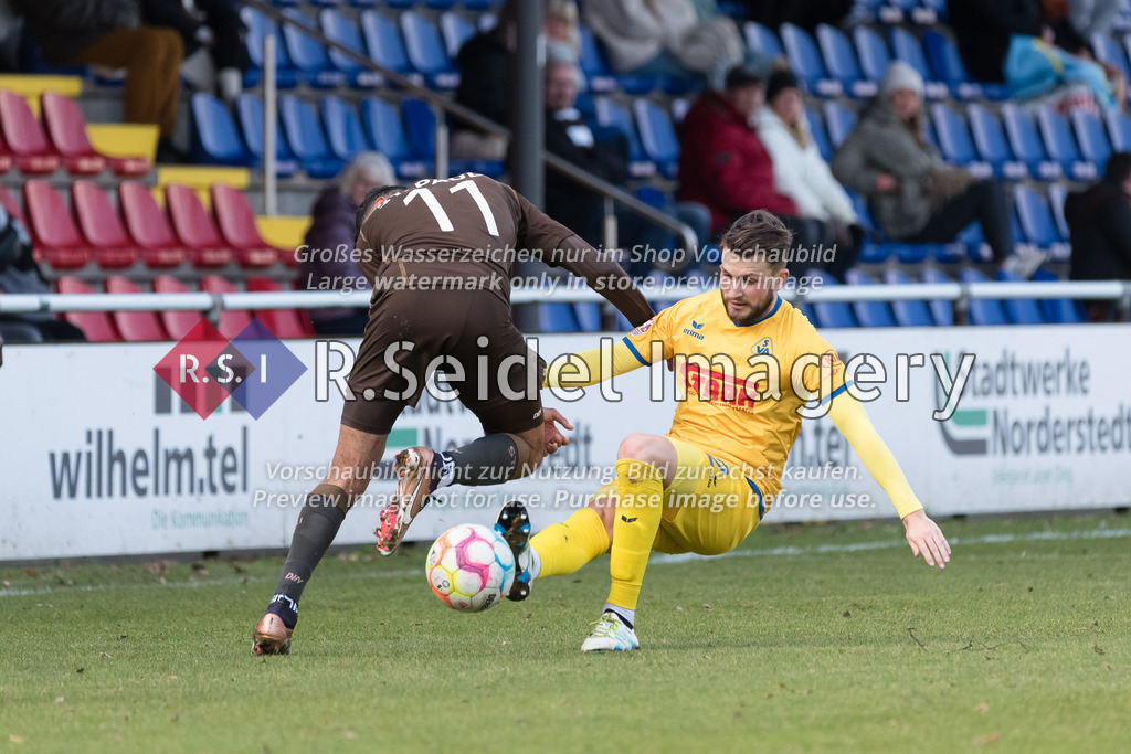 Fußball, Saison 2022/23, Regionalliga Nord, FC St. Pauli II - SV Atlas Delmenhorst, Edmund-Plambeck-Stadion (Norderstedt), 19.02.2023, 25. Spieltag | Elias Saad (#11, FCSP), Marco Stefandl (#32, SVA Delmenhorst)