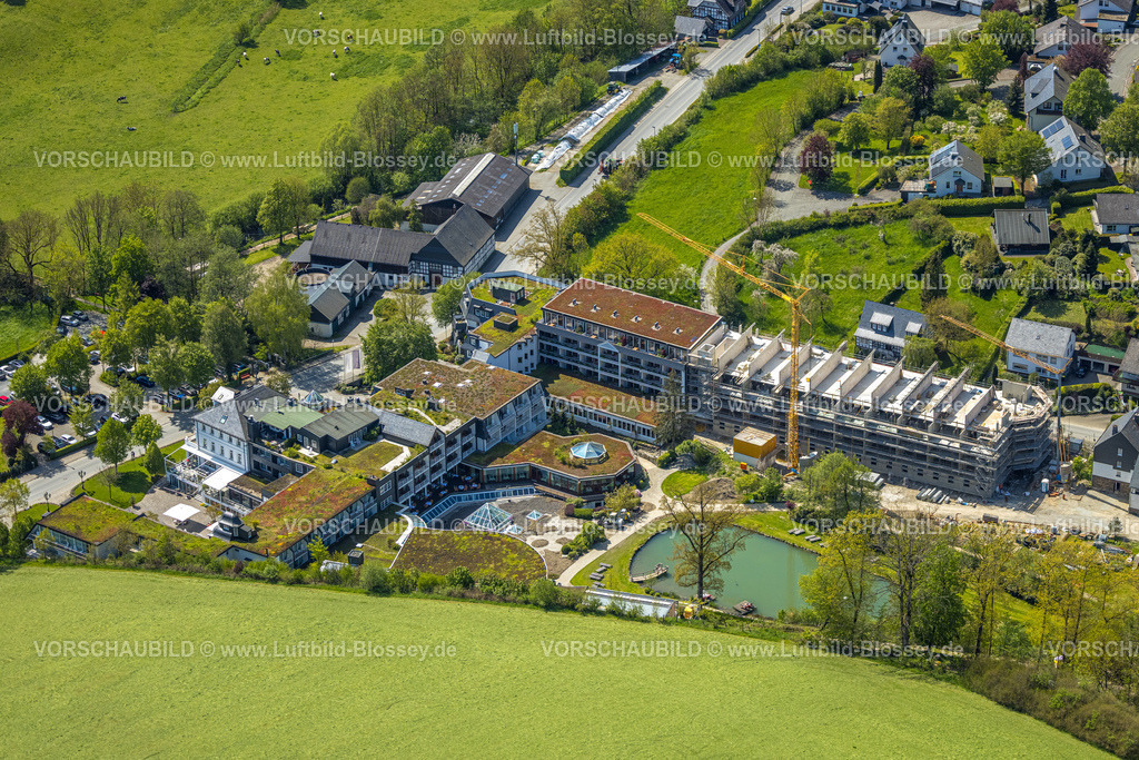 Schmallenberg230506450 | Luftbild, Romantikhotel und  Wellnesshotel Deimann, Baustelle mit Neubau, Winkhausen, Schmallenberg, Sauerland, Nordrhein-Westfalen, Deutschland