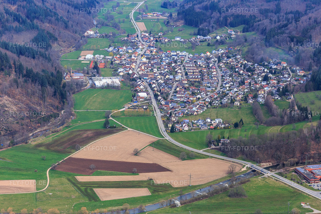 Luftbild: Ortsansicht aus Süden im Ortsteil Langenau in Schopfheim im Bundesland Baden-Württemberg in Deutschland. Foto: IMG_120185.jpg vom 17.03.2020 durch Werner Riehm/FLY-FOTO.de