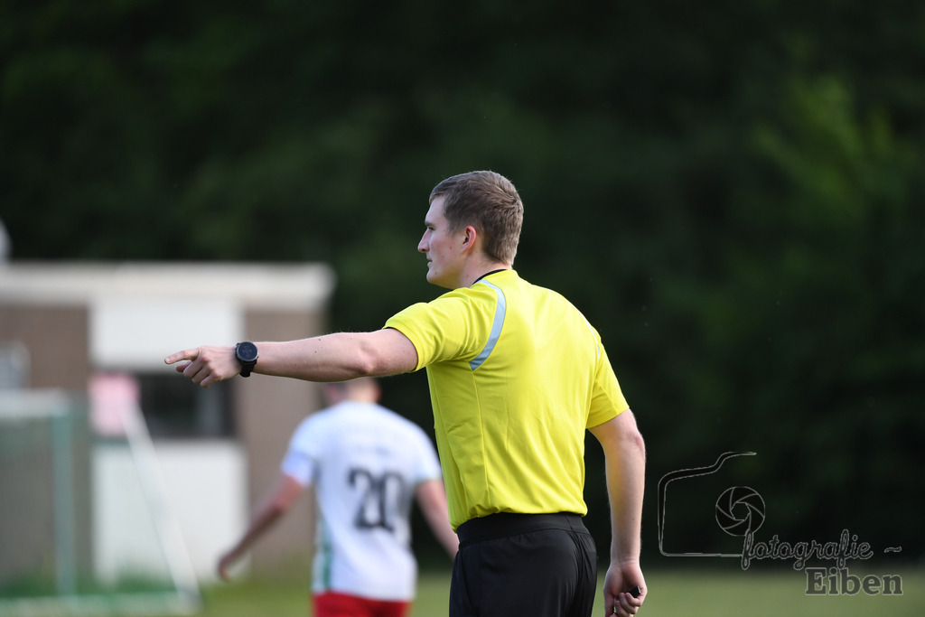 TuS Ofen-SG FriPe | Herren 1. Kreisklasse Süd, Jade-Weser-Hunte; TuS Ofen (blau)-SG FriPe (weiß) am 28.05.2025; in Ofen (), Photo: Philip Eiben 2025 - Realisiert mit Pictrs.com