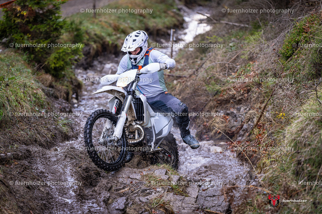 fuernholzer_241026-C2-165 | Fotografische Impressionen von der Red Stag Enduro Extreme by fuernholzer-photography.com. Endurosport in Österreich fotografisch festgehalten von fuernholzer. Auftragsfotografie für Private, Gewerbefotos und Industriefotografie. Eventfotografie, Sportfotografie und Motorsportfotografie. Anbieter von Fotoworkshops, Fototraining, fotografischen Vorträgen und Fotoseminaren.