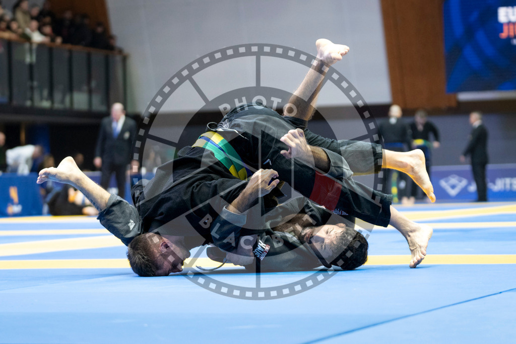 20240121PBB5572-2 | Fighters compete during the second day of the IBJJF European Championship in Paris, France, on January 21, 2024.