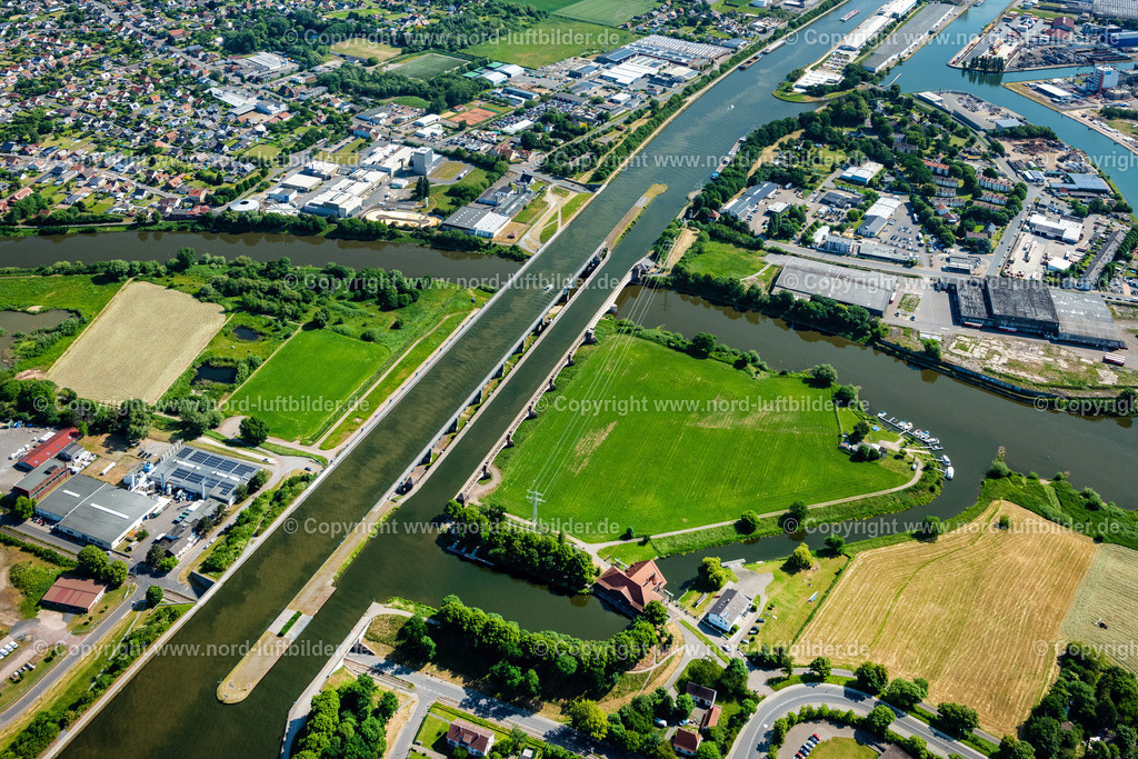 Minden_Wasserstrassenkreuz_Mittellandkanal_ELS_4754050623 | MINDEN 05.06.2023 Wasserstraßenkreuzung der Weser mit dem Mittellandkanal in Minden im Bundesland Nordrhein-Westfalen. // Waterway crossing the Weser to the Mittelland Canal in Minden in North Rhine-Westphalia. Foto: Martin Elsen