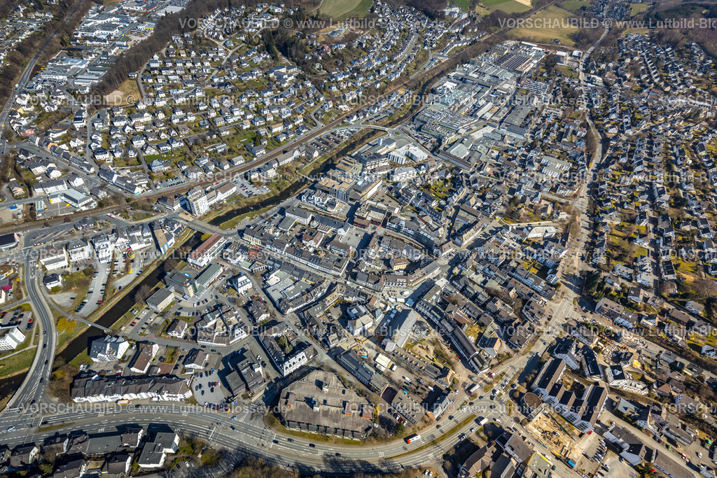 Meschede220302623 | Luftbild, Innenstadt zwischen Fritz-Honsel-Straße und Oesterweg, Martinrea-Honel Werksgelände am Fluss Ruhr, Meschede-Stadt, Meschede, Sauerland, Nordrhein-Westfalen, Deutschland