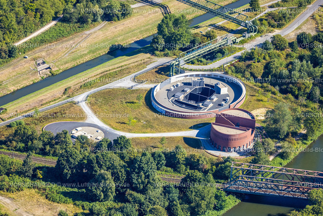 Gelsenkirchen220801457 | Luftbild, Neues Pumpwerk-Gebäude der Emschergenossenschaft nahe der Sutumer Brücken auf der Schleuseninsel zwischen Rhein-Herne-Kanal und Fluss Emscher, Schalke-Nord in Gelsenkirchen, Ruhrgebiet, Nordrhein-Westfalen, Deutschland