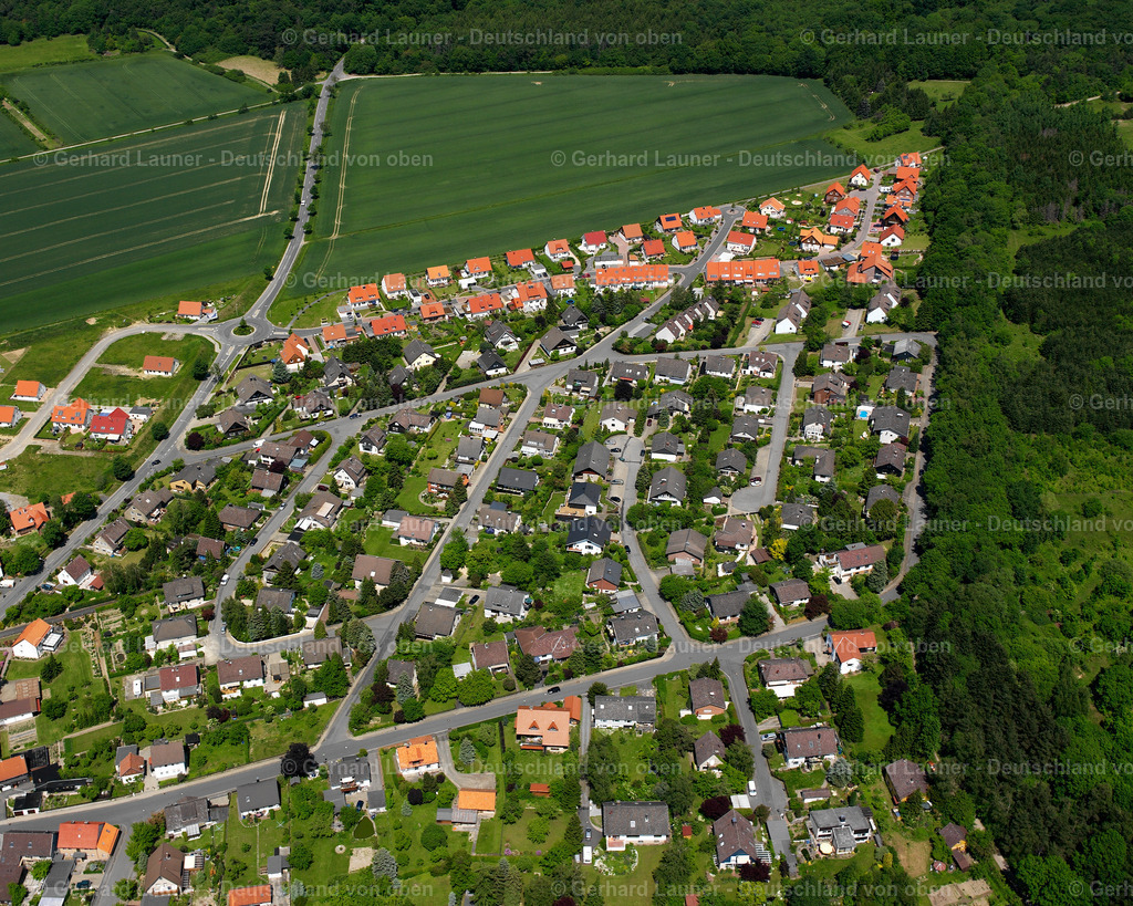 2638332 | HAHNDORF 06.08.2006 Wohngebiet der Mehrfamilienhaussiedlung  in Hahndorf im Bundesland Niedersachsen, Deutschland // Residential area of the multi-family house settlement  in Hahndorf in the state Lower Saxony, Germany Foto: Gerhard Launer