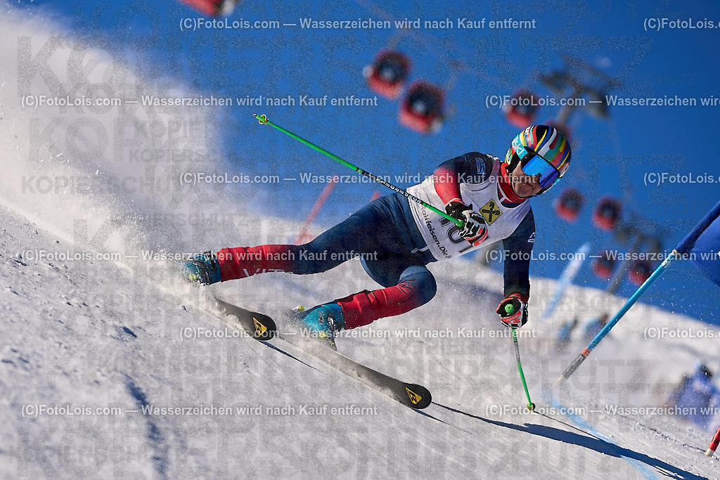ALP3187_MASTERS-Cup_GS-B Herrn_Greenfield Nigel | (C)FotoLois.com, Alois Spandl. FIS Masters-Cup Wildschönau, Giant Slalom auf der Piste Schatzberg GS, Siegerehrung auf dem Dorfplatz Niederau, Sa 13. Januar 2024.