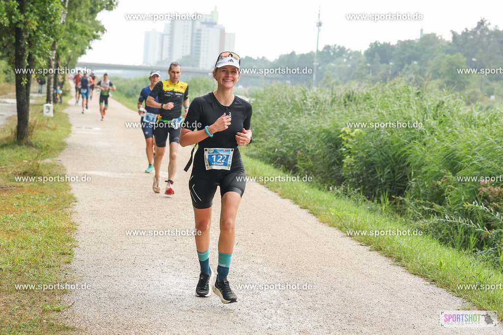 LUR_1506 | 34. M-net Erlanger Triathlon 2025 #erlangertriathlon  #mnettriathlon2025 #mnettriathlon #team #olympischedistanz #mitteldistanz #triathlon #maindonaukanal  #erlangertriathlon2025 #yourpictrs #tv1848 #tv1848erlangen  #triathlonbayern #sportinerlangen #demsportverbunden #sportshot_your_pictrs Copyright: www.sportshot.de