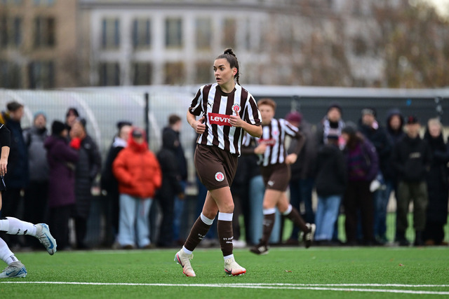 Fußball I Frauen I Saison 2025-2026 I Regionalliga Nord I 10. Spieltag I FC St. Pauli - Hamburger SV U20 I 11647 | Der Sportfotograf. - Realisiert mit Pictrs.com