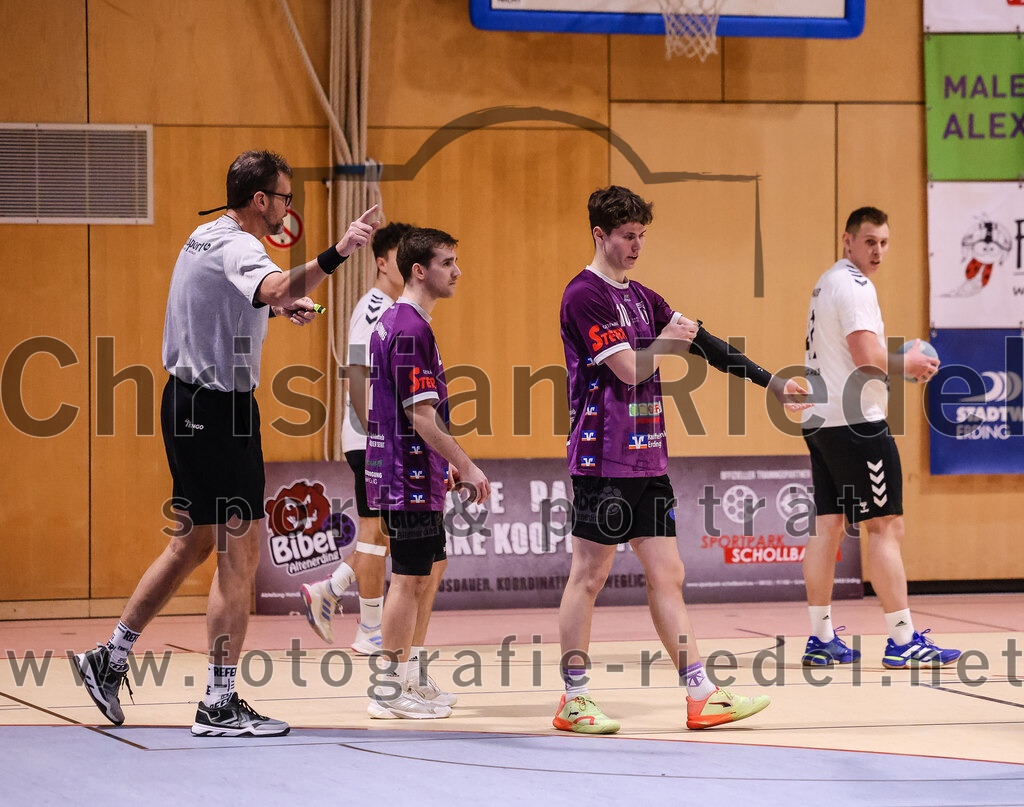 2025-02-15_023_SpVgg_Altenerding_gegen_SVW_Burghausen | Erding, Deutschland, 15.02.2025:Handball, Bezirksoberliga Männer 2024 / 2025, 16. Spieltag, SpVgg Altenerding gegen SVW Burghausen, Endergebnis: 32:31Joseph Wyhnalek (SpVgg Altenerding, #2), Tim Steininger (SpVgg Altenerding, #10)Foto: Christian Riedel / fotografie-riedel.net