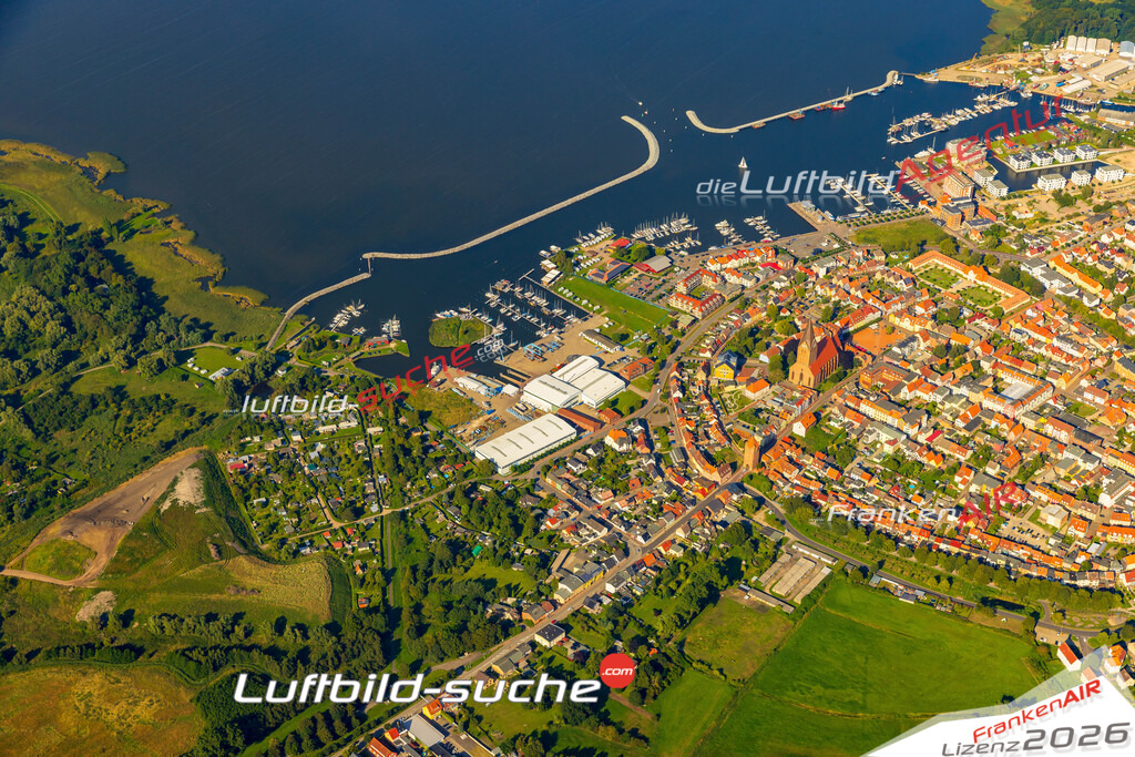 Bild der Stadt Barth - Die Luftaufnahme wurde 2025 vom UL-Flugzeug heraus erstellt ( keine Drohne ) - Hochauflösende Luftaufnahme - für professionelle Ausdrucke geeignet. Die Geschenkidee !Hier alle&nbsp;Infos zur Lizenzierung der LuftaufnahmeWir fliegen auch dieses Jahr wieder in Ihre Region um Luftbilder zu erstellen.- Luftbild anfragen