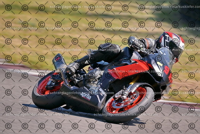 26bt05-0988 | markuskiefer.com - Realisiert mit Pictrs.com