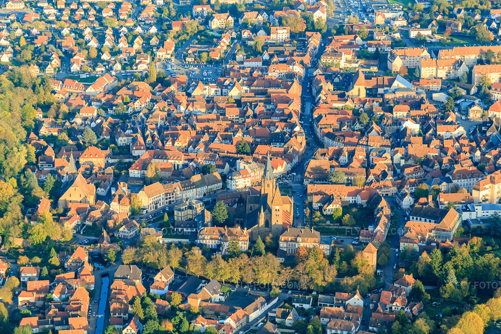 Aerial view: Historic Old Town from the West in Wissembourg in the state Bas-Rhin, France. – Photo: IMG_104426.jpg taken on 10/31/2017 by Werner Riehm/FLY-FOTO.com – Resolution of the original: 5123 x 3416 px