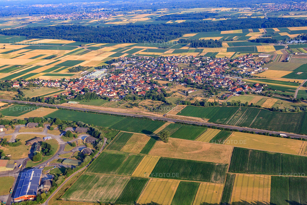 Luftbild: Ortsansicht von Südosten im Ortsteil Kürzell in Meißenheim im Bundesland Baden-Württemberg in Deutschland. Foto: IMG_68089.jpg vom 19.06.2014 durch Werner Riehm/FLY-FOTO.deAuflösung des Originals: 4752 x 3168 px