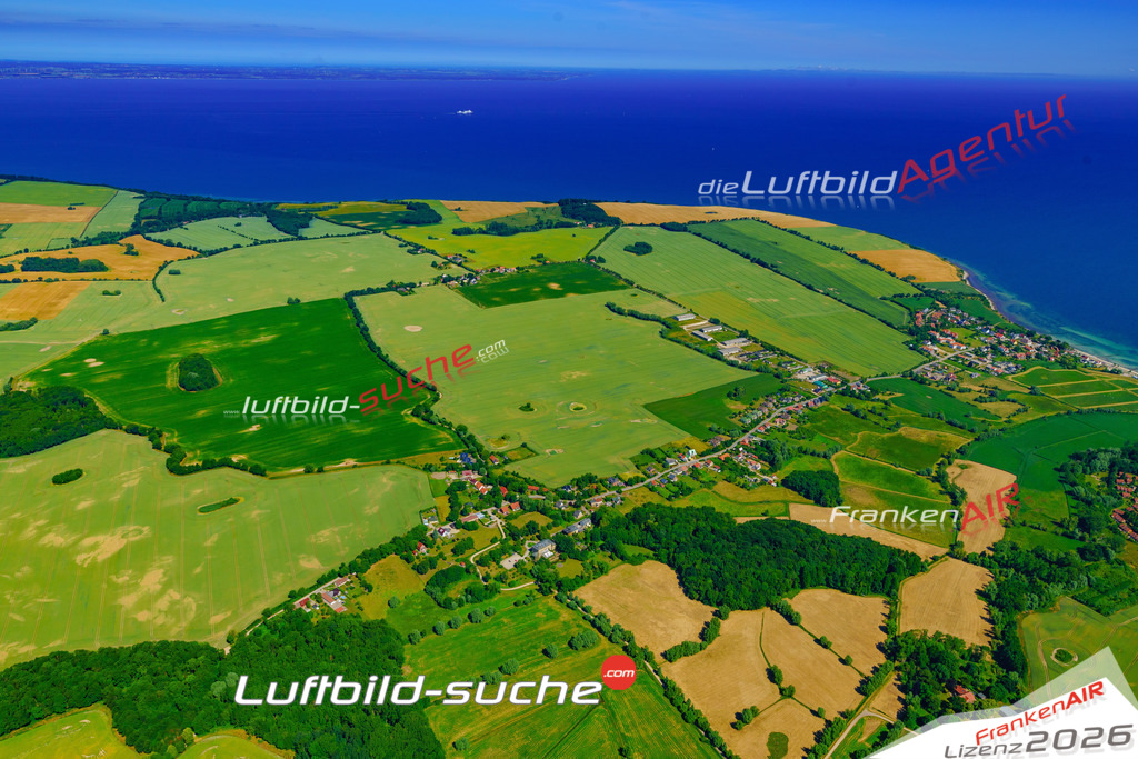 Die Luftbildaufnahme Redewisch - Boltenhagen wurde 2018 mittels Flugzeug (keine Drohne) erstellt. Perfekte Schärfe und Druck- Auflösung- Garantiert!