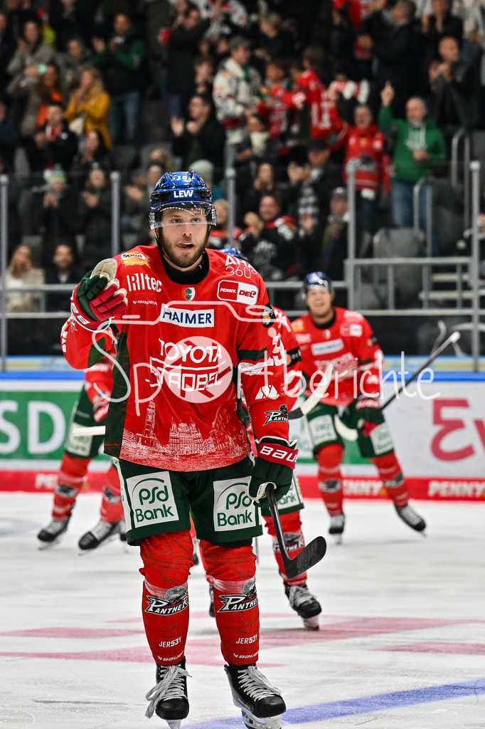 Augsburger Panther - Kölner Haie | Jubel der Panther nach dem Treffer zum 2-1 durch Riley DAMIANI (Augsburger Panther #19) / Tor / Torschuetze / Freude / Happy / DEL: Augsburger Panther - Kölner Haie; Curt Frenzel Stadion am 26.09.2025