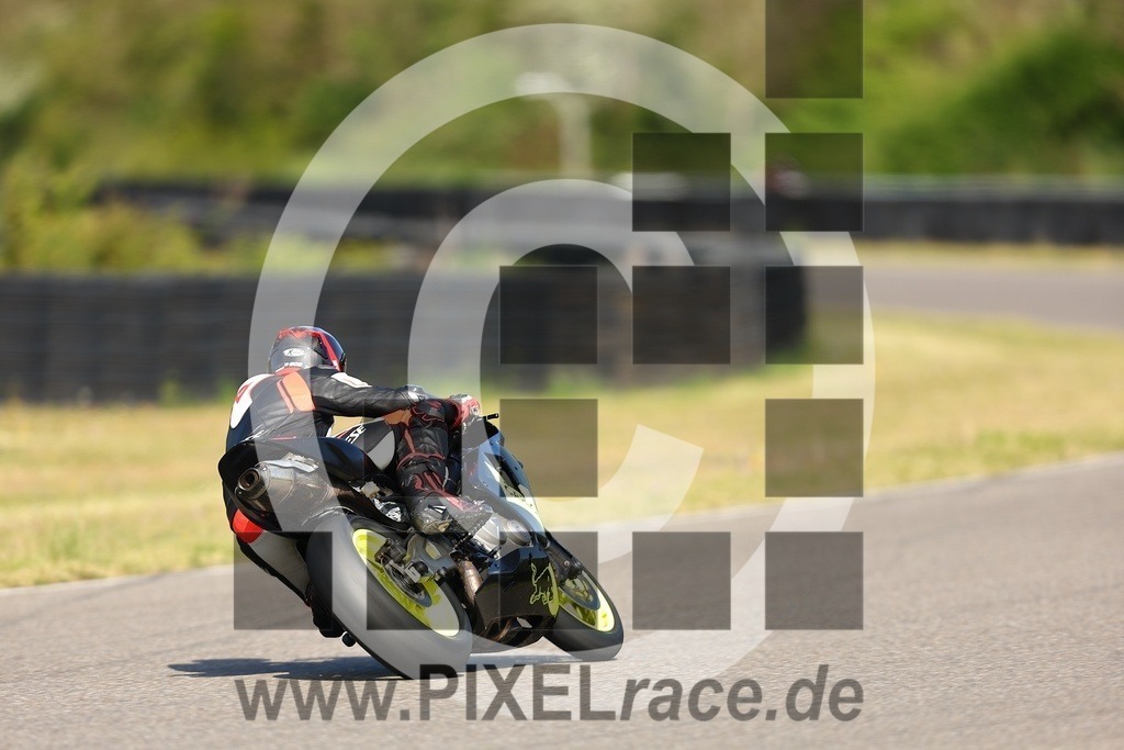0198-20260426_00728 | Schöne Erinnerungen an spannende Momente - das festzuhalten ist unser Job. PIXELrace.de ist seit 2003 auf den Rennstrecken Europas unterwegs um die Action draußen beim Fahren und die wunderbare Stimmung imm Fahrerlager für euch einzufangen.