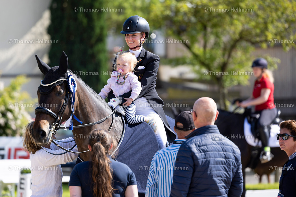 TH_Jessica von Bredow-Werndl (GER)_ TSF Dalera BB_19034 | Longines Balve Optimum 2024 am 06.06.24 in Balve, Schloss Wocklum, Thomas Hellmann, Jessica von Bredow-Werndl (GER), TSF Dalera BB