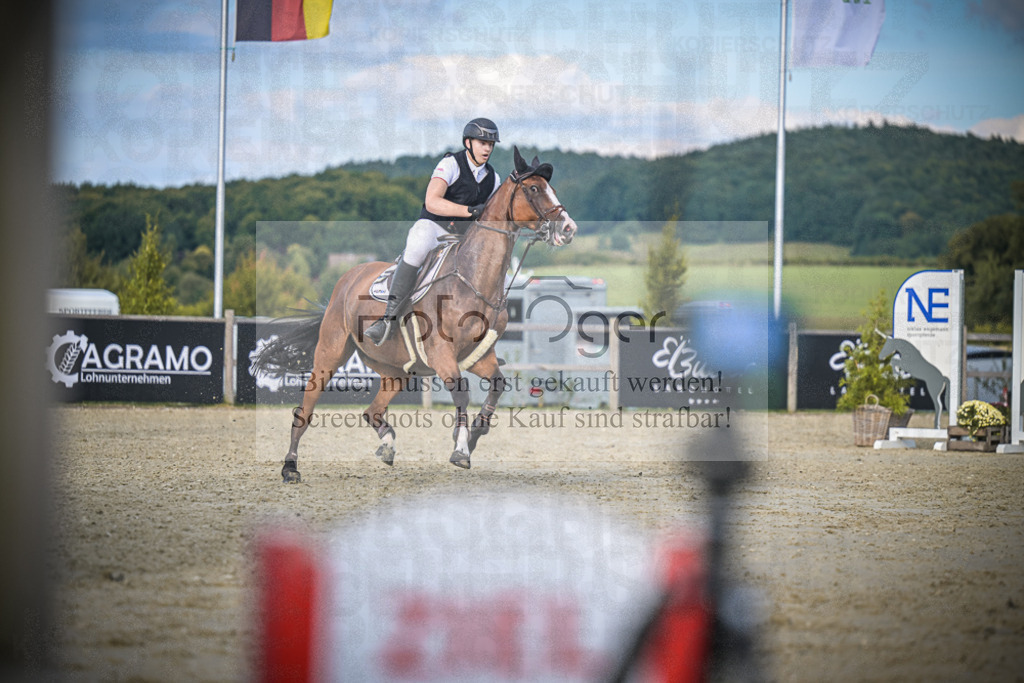 DOS_2963 | Entdecke hochwertige Reitturnierfotos von Foto Oger. Professionell, emotional und authentisch – jetzt Lieblingsmomente im Shop bestellen.Deutschlandweite Turnierfotografie. - Realisiert mit Pictrs.com