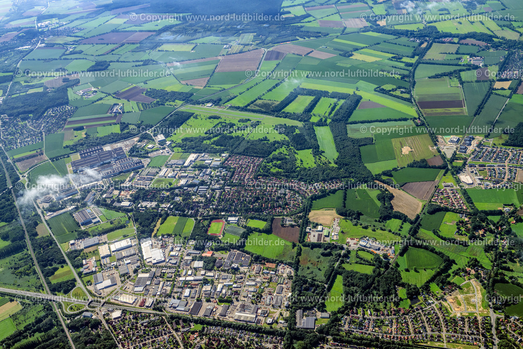 Stade_Ottenbeck_Riensförde_Hoch_ELS_0034200823 | STADE 20.08.2023 Gewerbegebiet und Firmenansiedlung Stade Süd in Stade in Ottenbeck im Bundesland Niedersachsen, Deutschland. // Industrial estate and company settlement Stade Sued in Stade in the state Lower Saxony, Germany. Foto: Martin Elsen