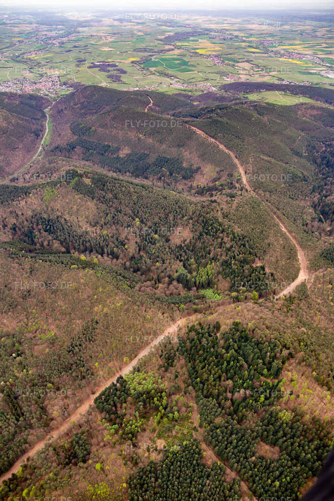 Neuerrichtung des Teilstücks der Trans-Europa-Naturgas-Pipeline (TENP-I zwischen den Niederlanden und der Schweiz) auf 51 km Länge zwischen Mittelbrunn und Klingenmünster | Luftbild: Neuerrichtung des Teilstücks der Trans-Europa-Naturgas-Pipeline (TENP-I zwischen den Niederlanden und der Schweiz) auf 51 km Länge zwischen Mittelbrunn und Klingenmünster in Klingenmünster im Bundesland Rheinland-Pfalz in Deutschland. Foto: IMG_140109.jpg vom 07.03.2024 durch ©2025 Werner Riehm fly-foto.de/copyright - Realisiert mit Pictrs.com