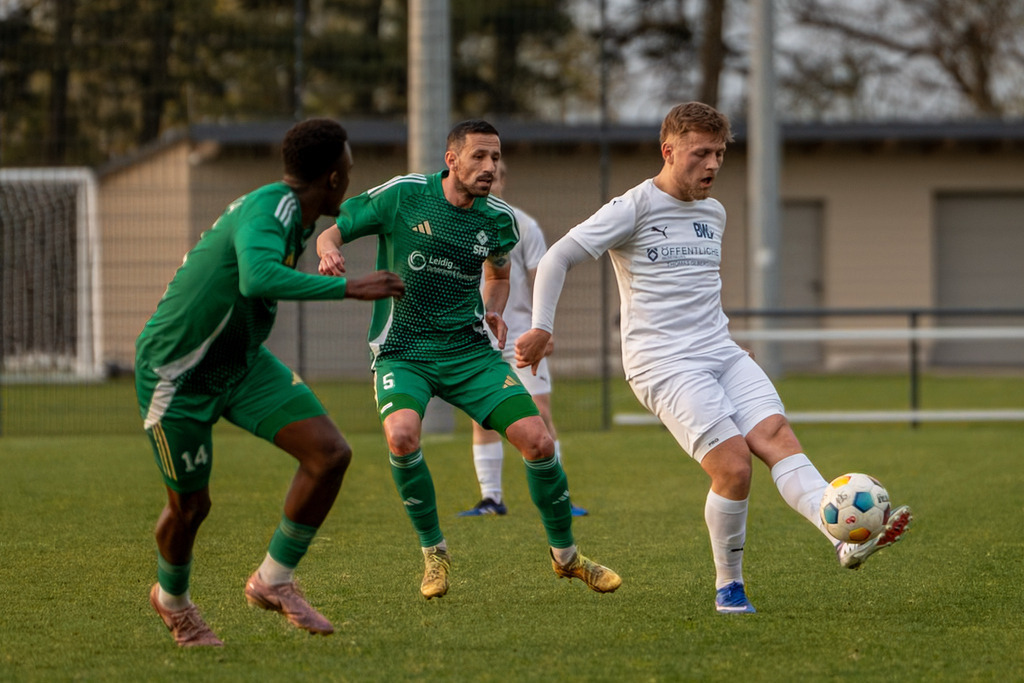Fußball I Herren I Saison 2025-2026 I Landesliga Weser-Ems I 23. Spieltag I SFN Vechta - BW Lohne II I 01347 | jns.sportfotos - Realisiert mit Pictrs.com