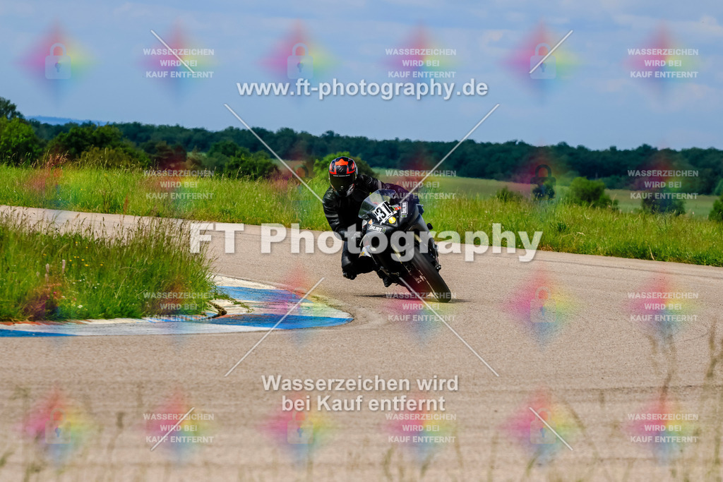 MotoTeam-1046 | Hier findet Ihr Bilder von Touristenfahrten auf der Nürburgring Nordschleife oder von anderen Veranstaltungen die ich besucht habe. Viel Spass beim Durch Schauen 