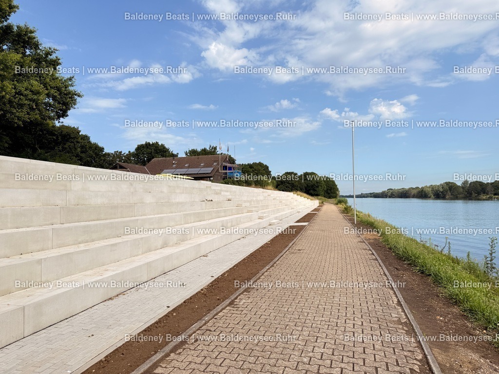 Krefeld - Elfrather See | Alle Nutzungsrechte vorbehalten. Jede Nutzung des Bildes bedarf einer gültigen Lizenz. Der Urheber- und Quellenhinweis „Foto: Cesar von Meissen / Baldeneysee.Ruhr“ ist bei jeder Veröffentlichung direkt am Bild anzubringen. Eine Weitergabe, Unterlizenzierung oder Weiterveräußerung an Dritte ist unzulässig. - Realisiert mit Pictrs.com