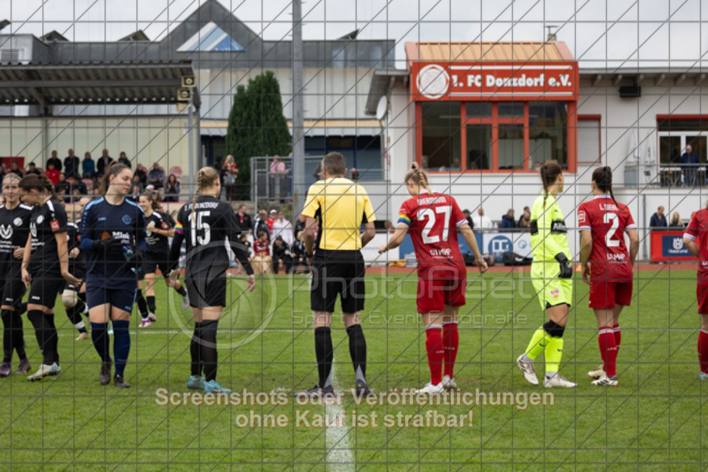 20251012_130301_0046 | #,1.FC Donzdorf (schwarz) vs. VfB Stuttgart II (rot), Fussball, Frauen-Verbandsliga Württemberg, 05. Spieltag, Saison 2025/2026, Rasenplatz Lautertal Stadion, Süßener Straße 16, 73072 Donzdorf, 12.10.2025 - 13:00 Uhr,Foto: PhotoPeet-Sportfotografie/Peter Harich