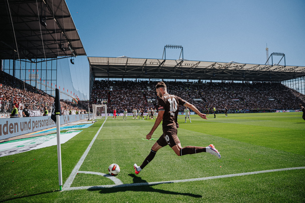 FCSP_YD-0087 | Der offizielle Shop für FC St. Pauli Fotos. Wähle aus Spielszenen & Fanmomenten dein FCSP Wunschformat. Wir liefern Millerntor-Atmosphäre.