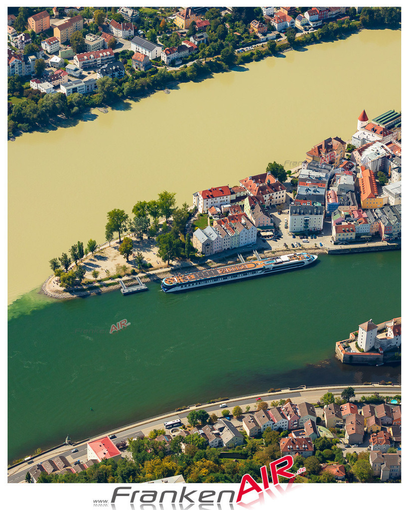 Luftaufnahme der Stadt Passau - Die Luftaufnahme wurde 2025 vom UL-Flugzeug heraus erstellt ( keine Drohne ) - Hochauflösende Luftaufnahme - für professionelle Ausdrucke geeignet. Die Geschenkidee !Mit Lizenz und Bildrechte bestellbar
