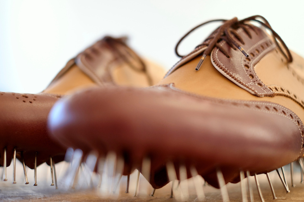 Handgemachte Schuhe in der Werkstatt | Neumarkt an der Raab, Austria - September 18, 2021: Bednar und Strunz, handgemachte Schuhe in der Werkstatt. - Realisiert mit Pictrs.com