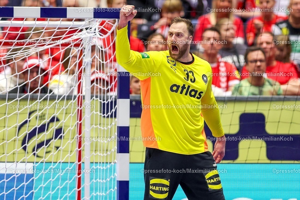 EHF22012601083 | 22.01.2026, Handball, Men's EHF EURO 2026, Deutschland - Portugal, Jyske Bank Boxen in Herning, Dänemark, Main Round:  Andreas Wolff (Germany #33) jubelnd