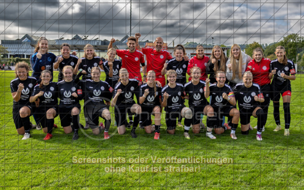 20250928_145725_0705-Bearbeitet-2 | #,1.FC Donzdorf (schwarz) vs. TV Derendingen (rot), Fussball, Frauen-Verbandsliga Württemberg, 03. Spieltag, Saison 2025/2026, Rasenplatz Lautertal Stadion, Süßener Straße 16, 73072 Donzdorf, 28.09.2025 - 13:00 Uhr,Foto: PhotoPeet-Sportfotografie/Peter Harich