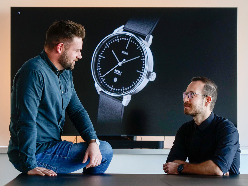Uhren | Leonberg Warmbronn - Portrait über Jan Jessberger (links) und Catalin Mortan (rechts), die zunächst ein start-up mit ihrem Uhren-Design gegründet haben und sich jetzt mit ihrer Firma mit Sitz in Warmbronn weiter entwickeln wollen - Realisiert mit Pictrs.com