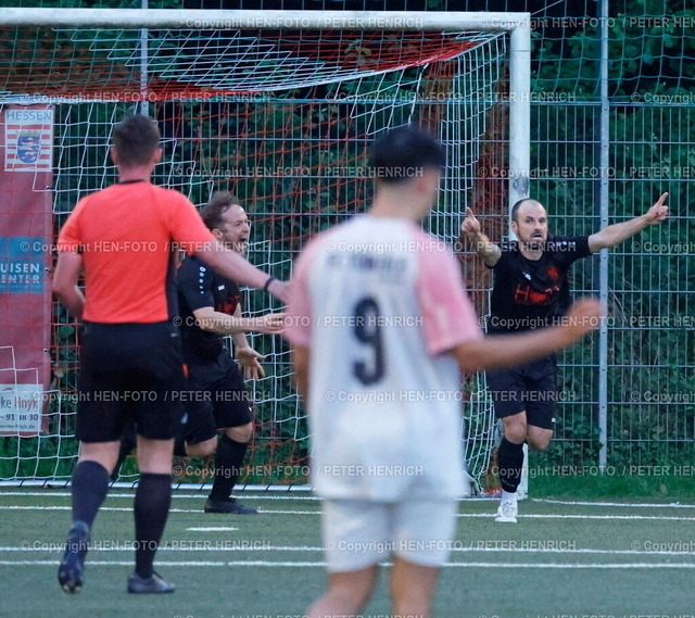 TSG 1846 Darmstadt gewinnt 3:1 und muss warten | 03.06.2025 Fussball Saison 2024 2025 Relegation KOL DA/GG Kreisoberliga Darmstadt / Groß-Gerau Darmstädter TSG 1846 - FC Türk Gücü Rüsselsheim (3:1) Torjubel v. li. zweifacher Torschütze Alexander Voglis (9 TSG DA) Torschütze zum 3:1 Tobias Schmidtner (11 TSG DA) (Foto: Peter Henrich) - Realisiert mit Pictrs.com