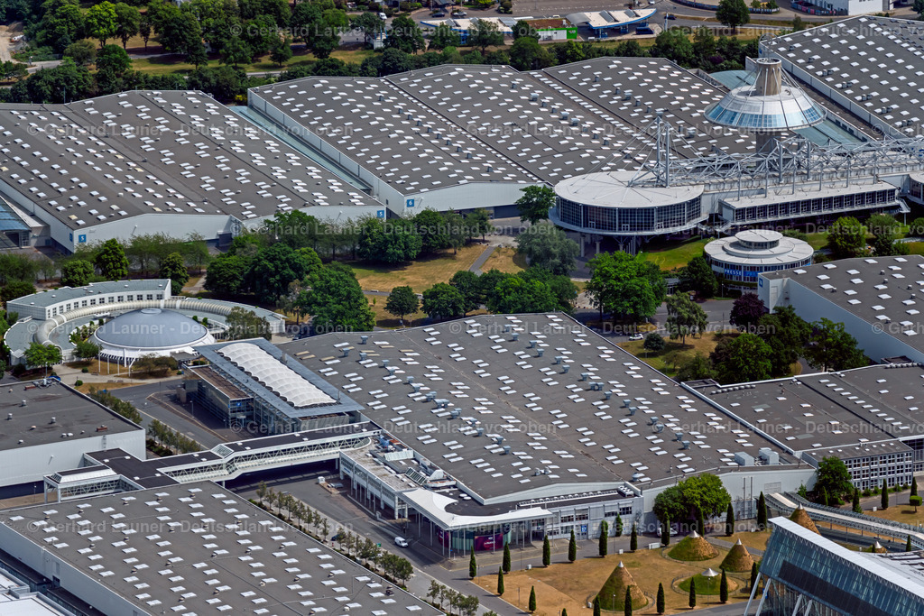 4030699 | LAATZEN 02.06.2020 Ausstellungsgelände und Messehallen der " Messegelände Hannover " in Laatzen im Bundesland Niedersachsen, Deutschland. Weiterführende Informationen bei: Deutsche Messe. // Exhibition grounds and exhibition halls of the " Messegelaende Hannover " in Laatzen in the state Lower Saxony, Germany. Further information at: Deutsche Messe. Foto: Gerhard Launer