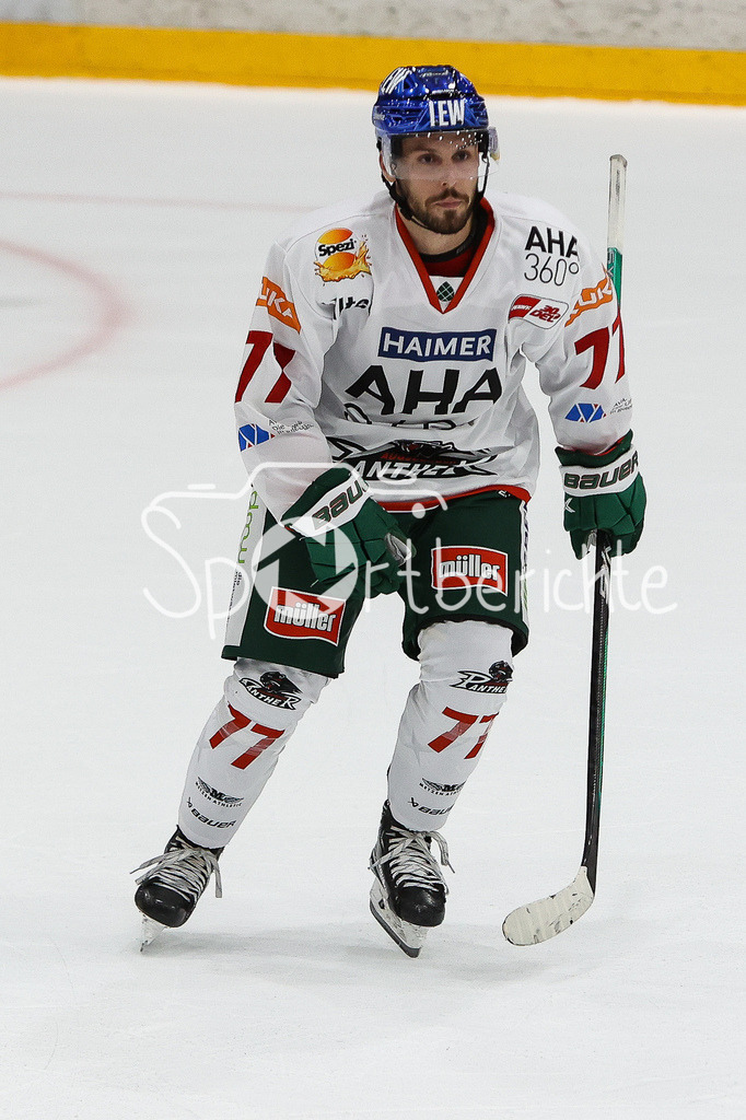 SC Langnau Tigers - Augsburger Panther | Luca TOSTO (AEV #77) jubelt nach seinem verwandelten Penalty