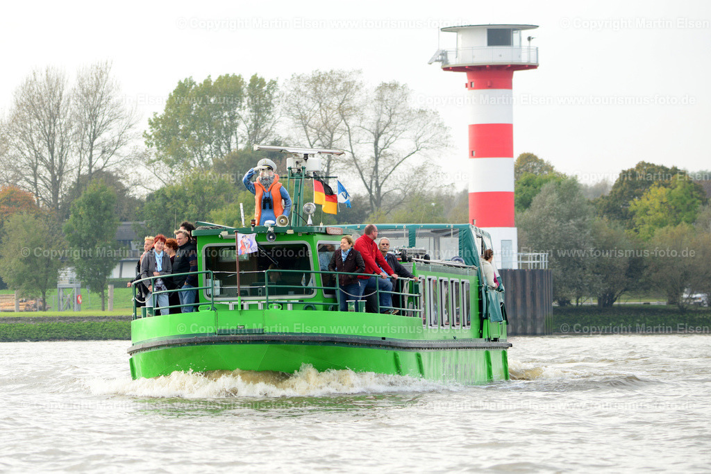 Tidenkieker auf der ElbeELS_6451141012a | Stade - Aufnahmedatum: 11.10.2014, Aufnahmehöhe:  m, Koordinaten:  - , Bildgröße: 5370 x  3584 Pixel - Copyright 2014 by Martin Elsen, Kontakt: Tel.: +49 157 74581206, E-Mail: info@schoenes-foto.deSchlagwörter: Tidenkieker, Schiff, Pagensand, Pladboden Schiff, Landgang, Ausflug, Stade, Fotos,Hafen,Schiffe, - Realisiert mit Pictrs.com