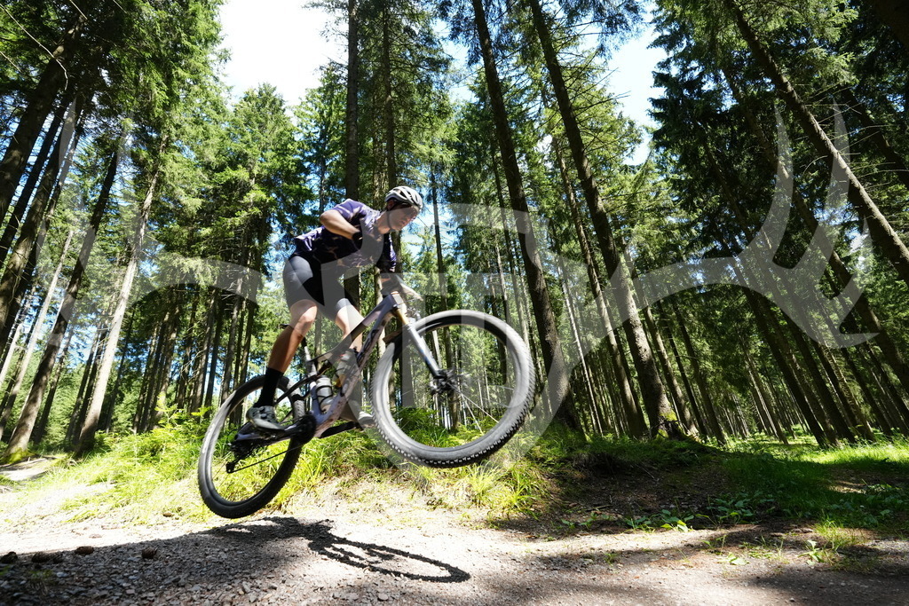 FC100762 | Fotogalerie der Treibjagd im Dunkelwald - Dein MTB Etappenrennen im Erzgebirge - Realisiert mit Pictrs.com