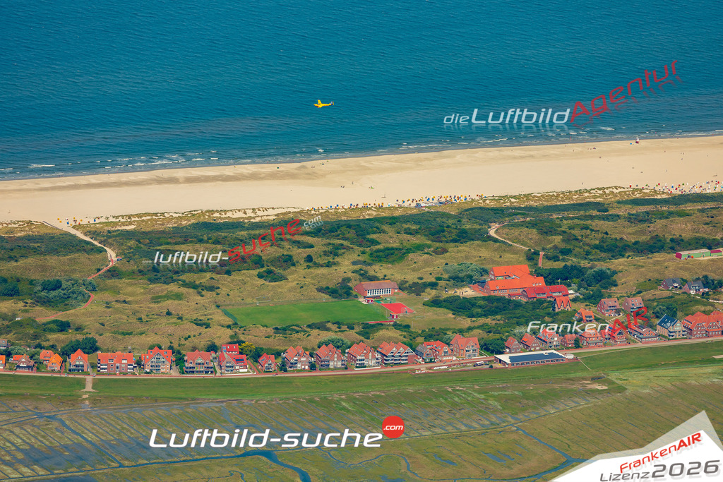 Luftbild der Stadt Juist - Die Luftaufnahme wurde 2025 vom UL-Flugzeug heraus erstellt ( keine Drohne ) - Hochauflösende Luftaufnahme - für professionelle Ausdrucke geeignet. Die Geschenkidee !Hier alle&nbsp;Infos zur Lizenzierung der LuftaufnahmeWir fliegen auch dieses Jahr wieder in Ihre Region um Luftbilder zu erstellen.- Luftbild anfragen