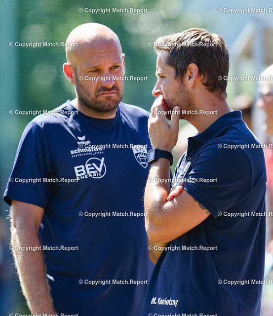 VFL Pfullingen vs. TSV Heimerdingen | VFL Pfullingen vs. TSV Heimerdingen, 10.08.2019 - Trainer  Michael Konietzny (VFL Pfullingen, rechts) mit dem neuen Co-Trainer Rasmus Joost (VFL Pfullingen, links)