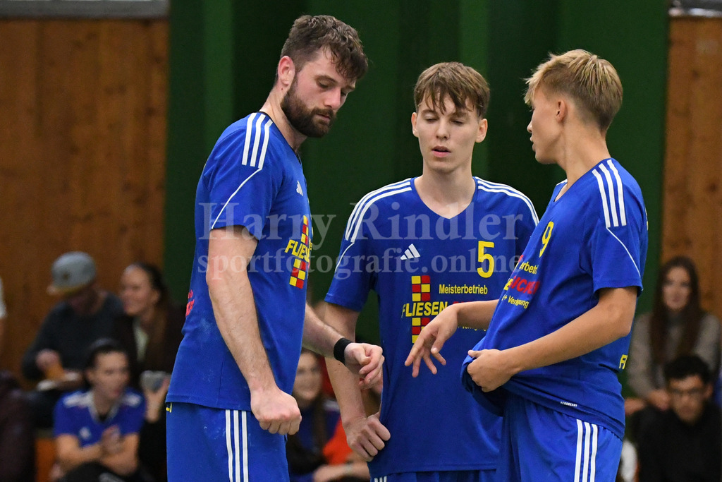 SSG Metten 2025/26 | SSG Metten :  VfL Waldkraiburg  35:24  Jan Matousik (SSG Metten) im Gespräch mit den Jungspunden: #5 Philipp Gaeck (SSG Metten) und #9 Leo Reiszky (SSG Metten) - Realisiert mit Pictrs.com