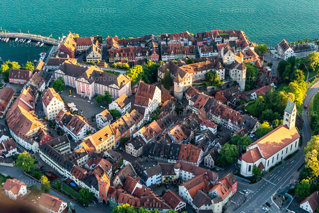 Luftbild: Neues Schloss Meersburg in Meersburg im Bundesland Baden-Württemberg in Deutschland. Foto: IMG_132145.jpg vom 26.05.2022 durch Werner Riehm/FLY-FOTO.deWWW.NEUES-SCHLOSS-MEERSBURG.DE