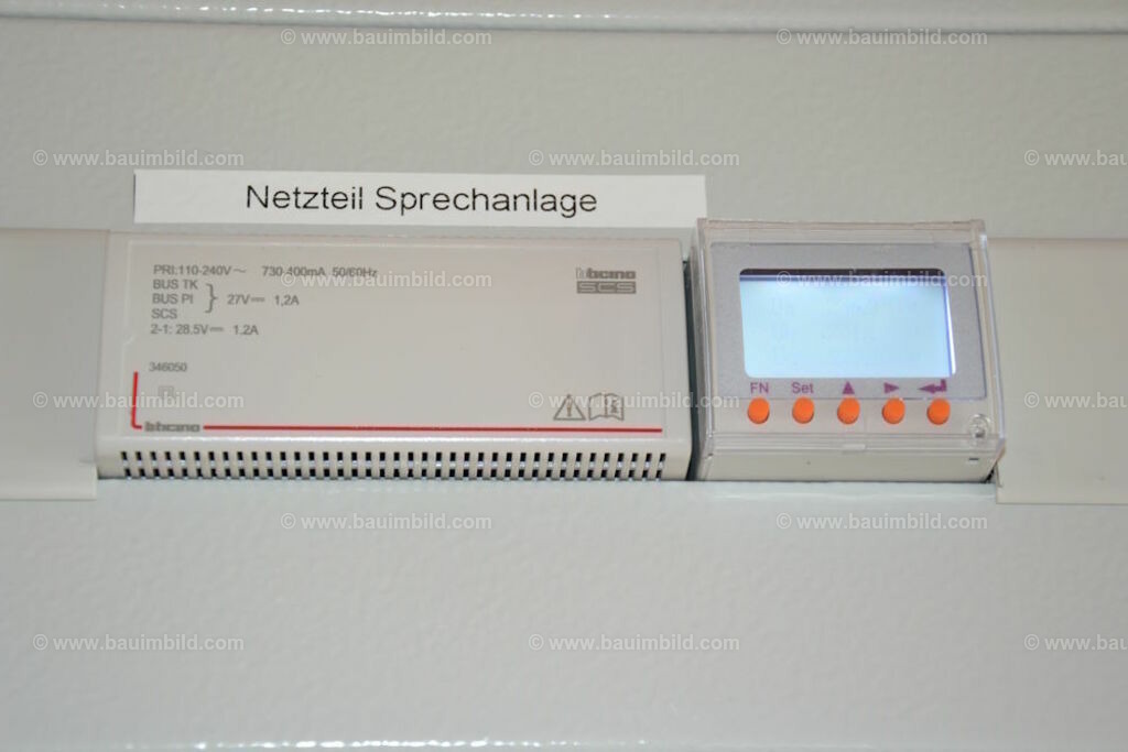 bib-lg17-elektroinstallation-0269 | Nach LV-Leistungsgruppen sortierte Detailfotos über den Bau eines Hauses. Alle Hausbau-Bilder direkt vom Urheber und Autor der Website Haus-Selber-Bauen.com