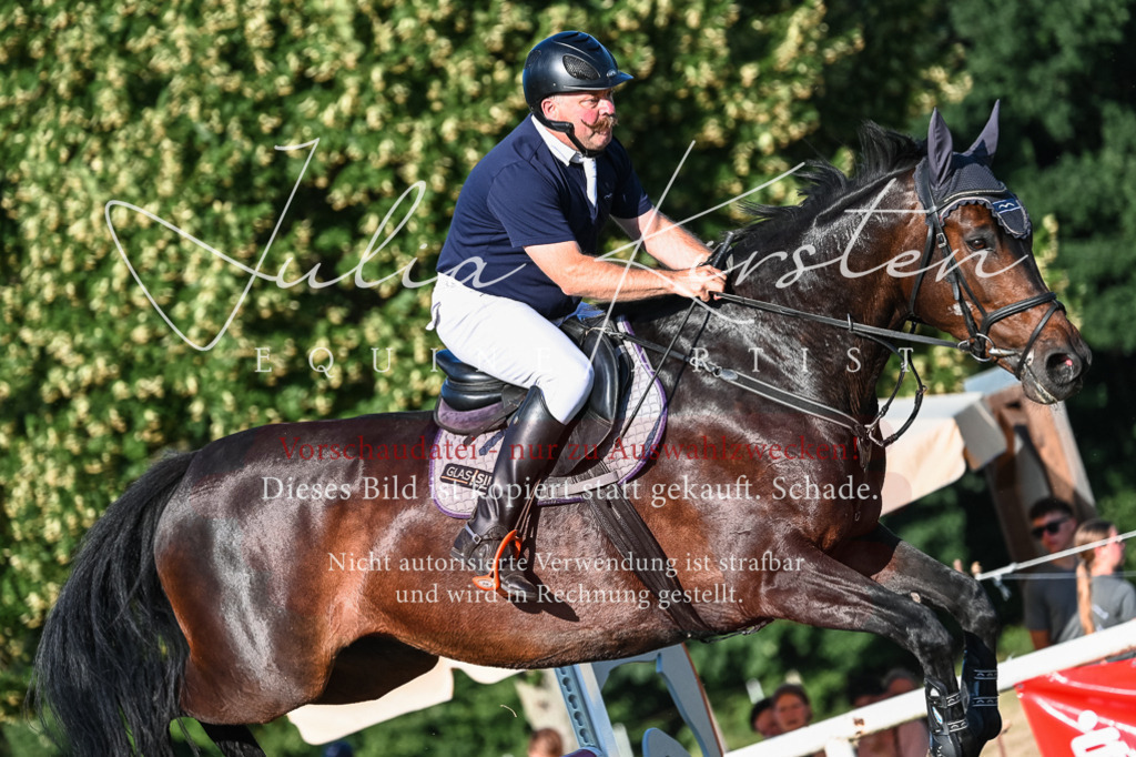 DSC_3005 | Pferde- und Turnierfotografie in Westsachsen. Pferdeportraits, Auftragszeichnungen und intuitive Kunst.